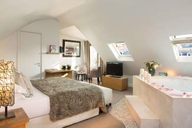 <span><span>Junior Suite Pyramides</span></span>